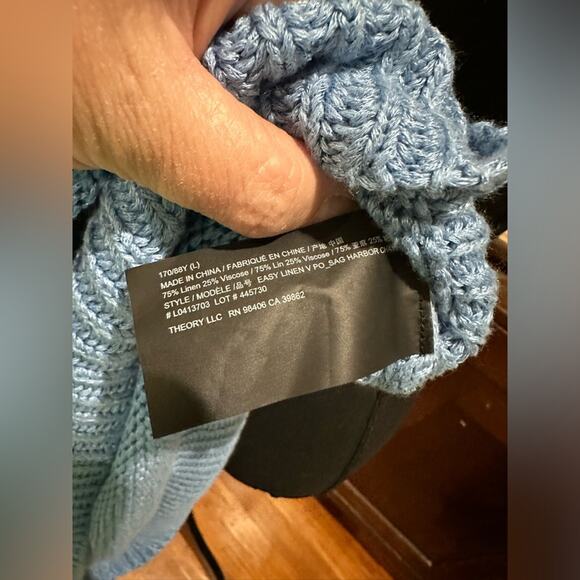 Theory V-Neck Sweater in Knit Linen - Picture 13 of 14